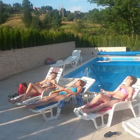 Hotel Pansion I Restoran Bijela Ruza 3*