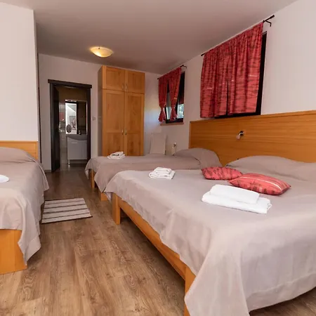 Hotel Pansion I Restoran Bijela Ruza