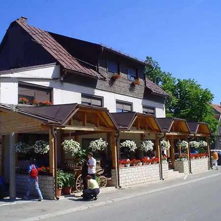 Pansion I Restoran Bijela Ruza 3*