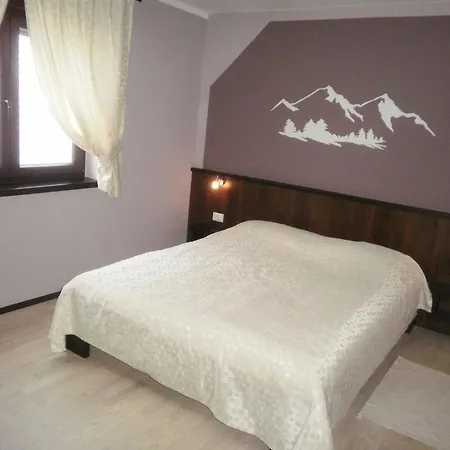 Hotel Pansion I Restoran Bijela Ruza 3*
