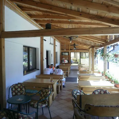 Pansion I Restoran Bijela Ruza Hotel 3*